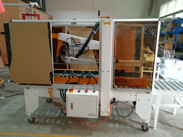 zalepovač kartónov s tavným lepidlom (1).jpg