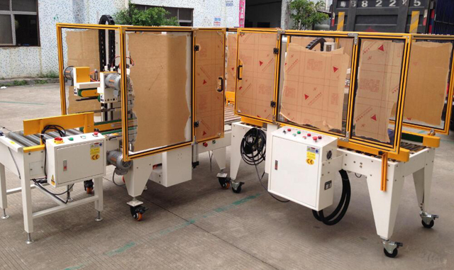 tesniace stroje v továrni.jpg