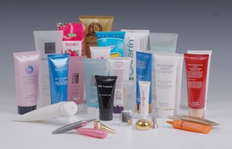 Stroj na plnenie a uzatváranie plastových rúrok.jpg