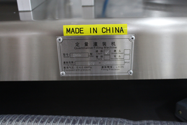 dvojité plniace trysky plniaci stroj.jpg