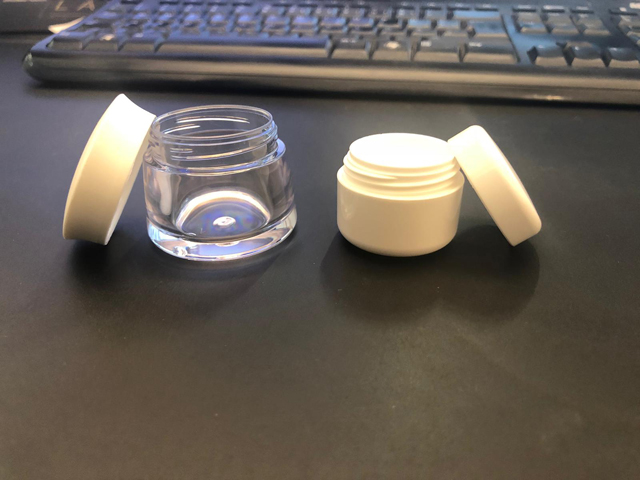 vzorky pohárov na uzáver